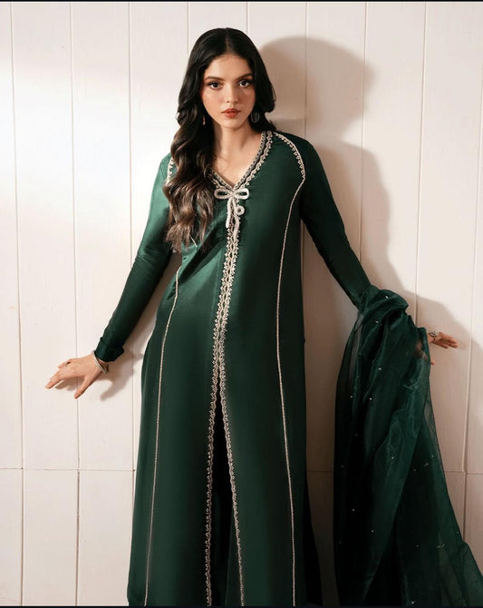 Deep Emerald Green Straight-Cut Set